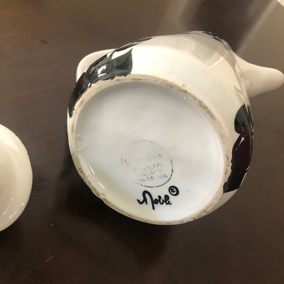 Evandale Black & White Pitcher, Signed by Wynne Noble. - Picture 3 of 3